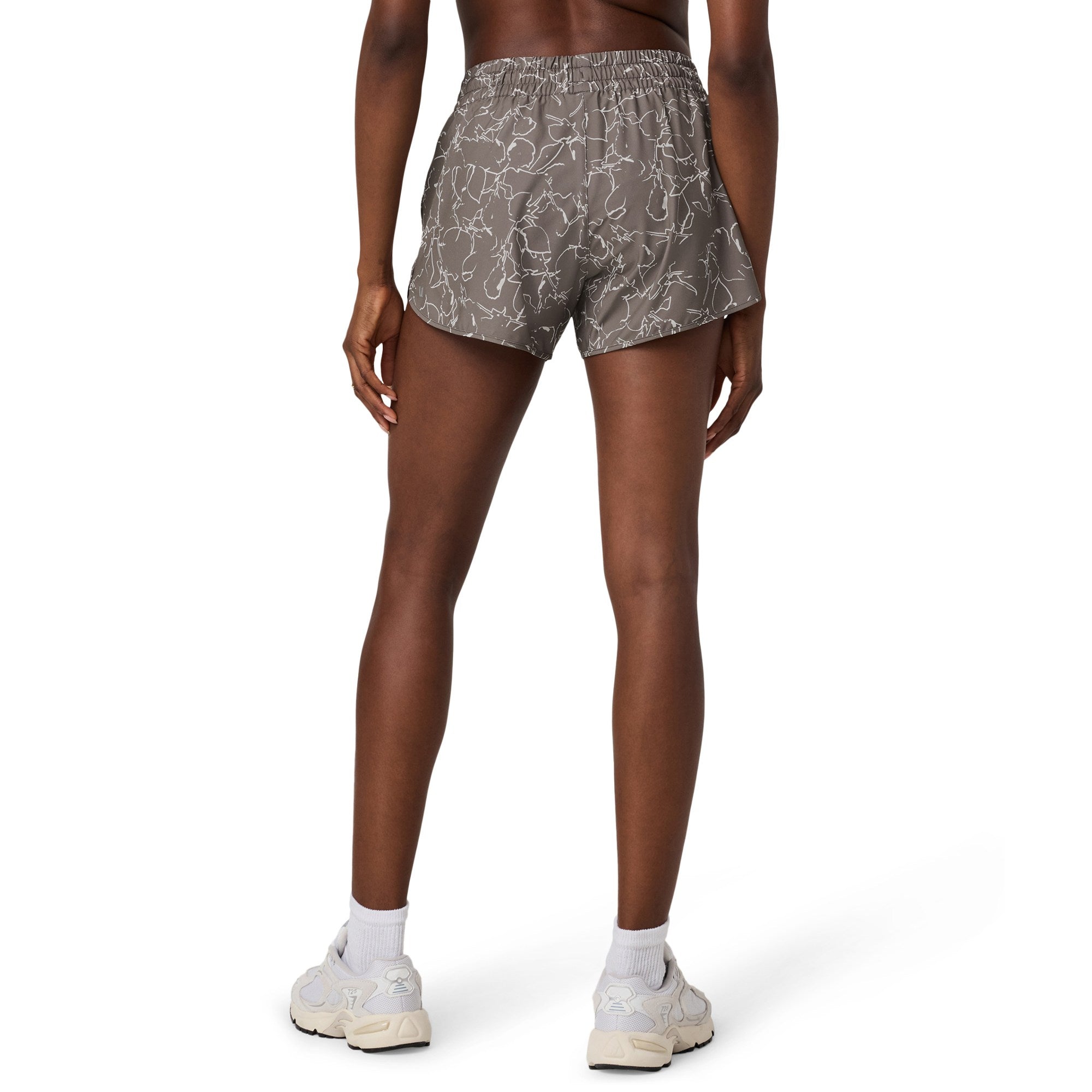 Vuori Clementine 4" Short 2.0 - Smokey Taupe Iris